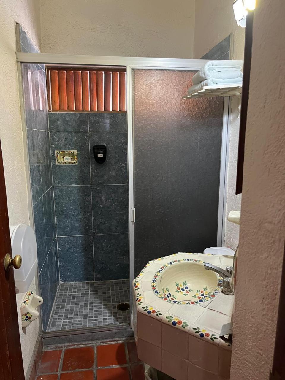 ホテル Casa Shaguiba Crucecita  エクステリア 写真